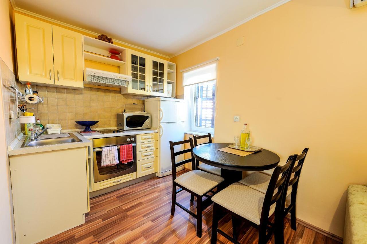 Apartments Kovacic_Grubisic Split Ruang foto